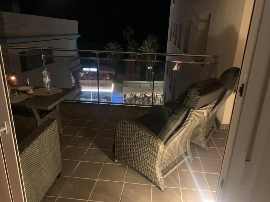 Cunit, Front Line With Sea View Exterior foto