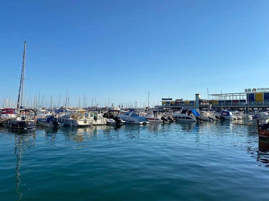 Cunit, Front Line With Sea View Exterior foto